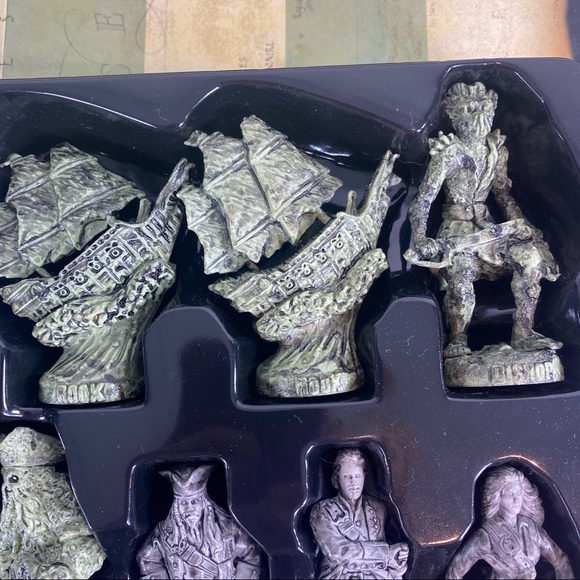 Pirates of the Caribbean Dead Man's Chest Chess Set Collector's Edition - Picture 5 of 11